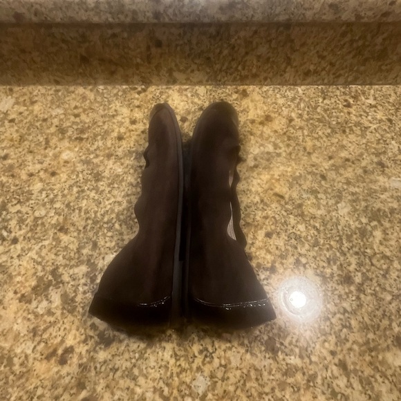 Bruno Magli Chocolate Brown Suede Patent Leather Cap Toe Ballet Flats 40 9 EUC - Picture 7 of 14